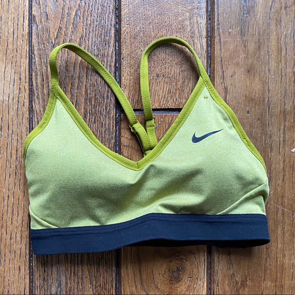 NWOT Nike sports bra